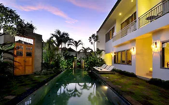 Guest house & Vespa 2 Seminyak (Bali)