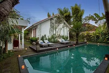 Guest house & Vespa 2 2*