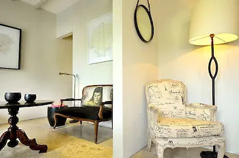 & Vespa 2 Guest house Seminyak (Bali)